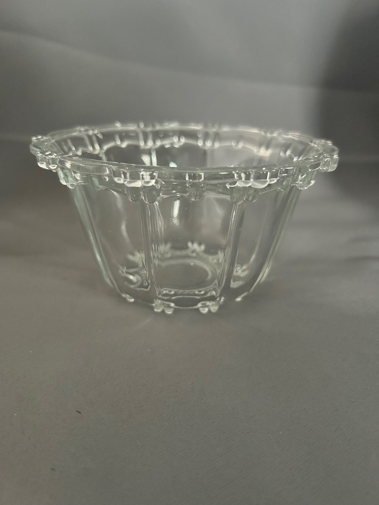 Vintage Mid-Century KIG Indonesian 7" Oyster Pearl Clear Glass Dish